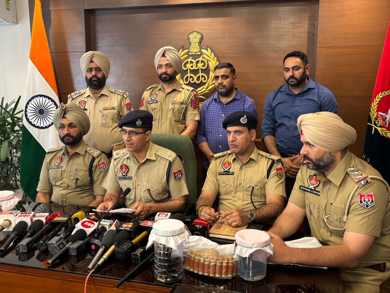 एसएएस नगर पुलिस ने नकली दवा/सप्लीमेंट इकाई का भंडाफोड़ किया; गोलियों और इंजेक्शन की शीशियों का बड़ा जखीरा बरामद